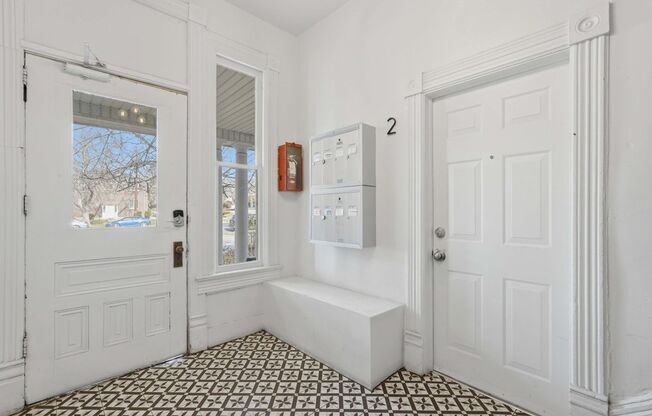 Studio, 1 bath, $899, Unit 726-04