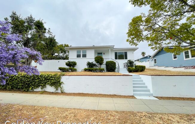 Charming single level home in South Oceanside!