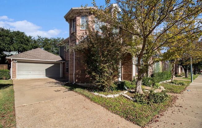 Beautifully Crafted 3 bedroom 2 bathroom home in Irving, Tx.