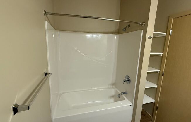 Studio, 1 bath, 557 sqft, $1,565, Unit 104-107