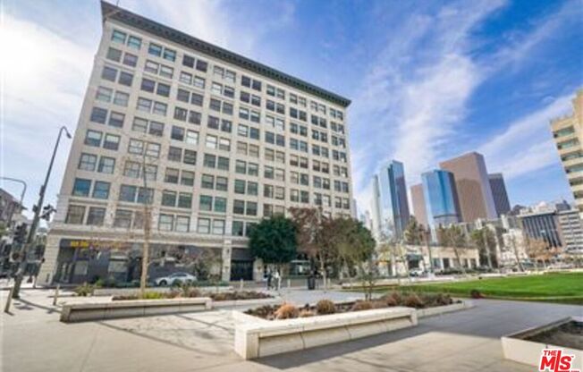 1 bed, 1 bath, 1,200 sqft, $3,300, Unit 806