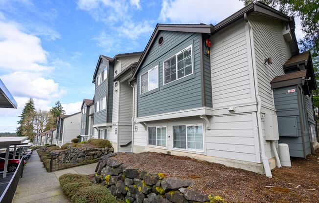 2 beds, 1 bath, 915 sqft, $1,625, Unit 412