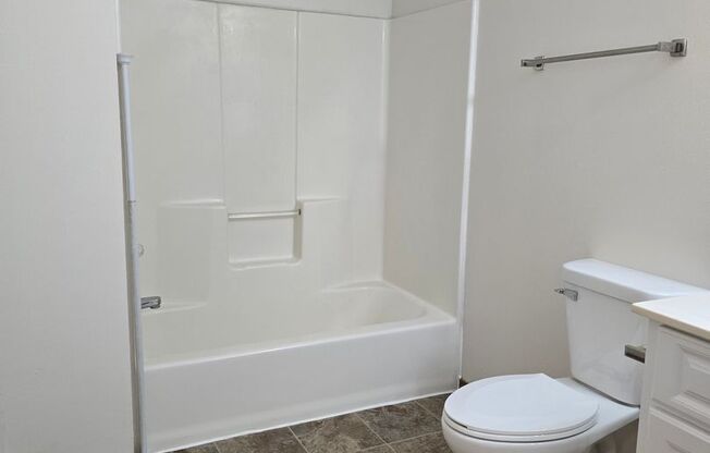 2 beds, 1 bath, 1,010 sqft, $1,279, Unit PL   2205