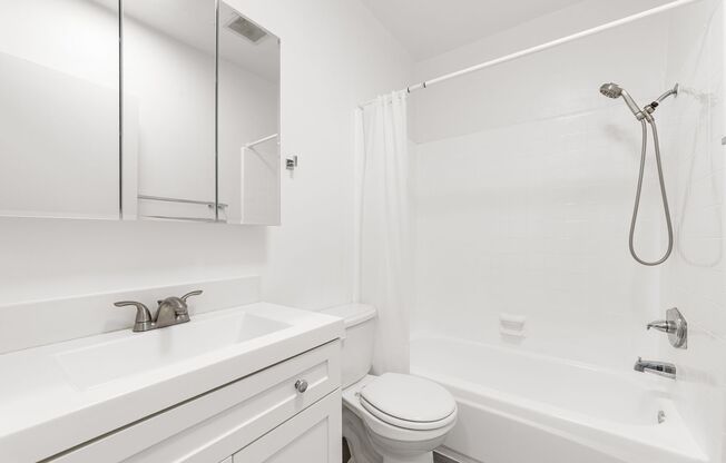 Studio, 1 bath, 390 sqft, $1,900, Unit 306
