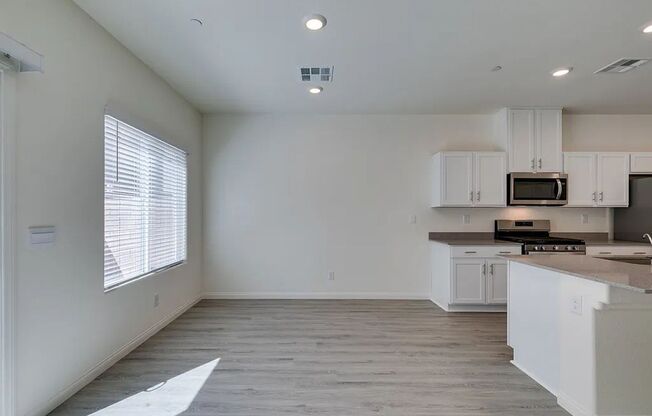 BEAUTIFUL NEW BUILD WITH 3 BEDROOMS, 2.5 BATHS IN ENTERPRISE AREA !!!!!