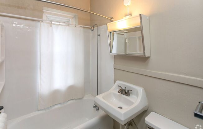 Studio, 1 bath, 399 sqft, $875, Unit 54