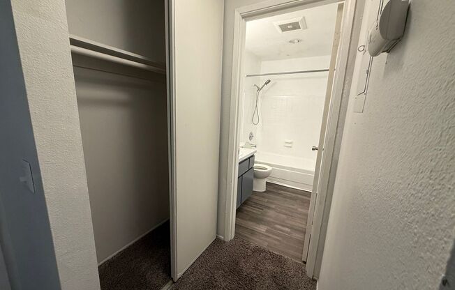 2 beds, 1 bath, 1,000 sqft, $1,495, Unit B - 201