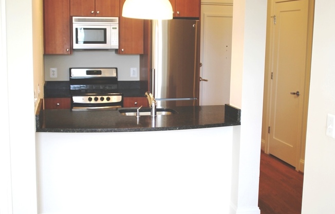 2 beds, 2 baths, 850 sqft, $3,900, Unit 203