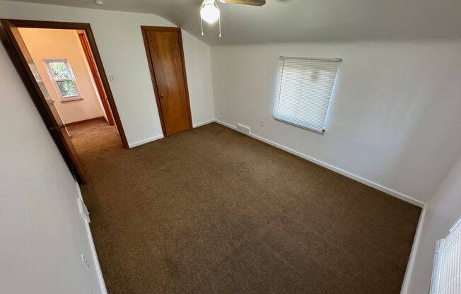 3 beds, 1 bath, $1,100