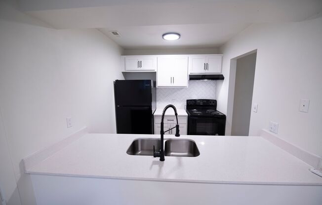 1 bed, 1 bath, 599 sqft, $1,295, Unit 15