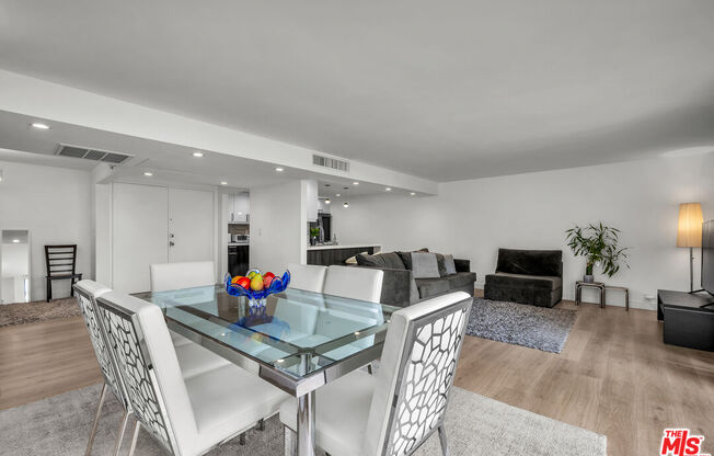 2 beds, 2 baths, 1,352 sqft, $5,100, Unit 1014