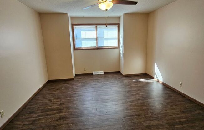 3 beds, 1.5 baths, 1,200 sqft, $1,550, Unit D