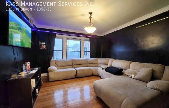 1356 W DEVON