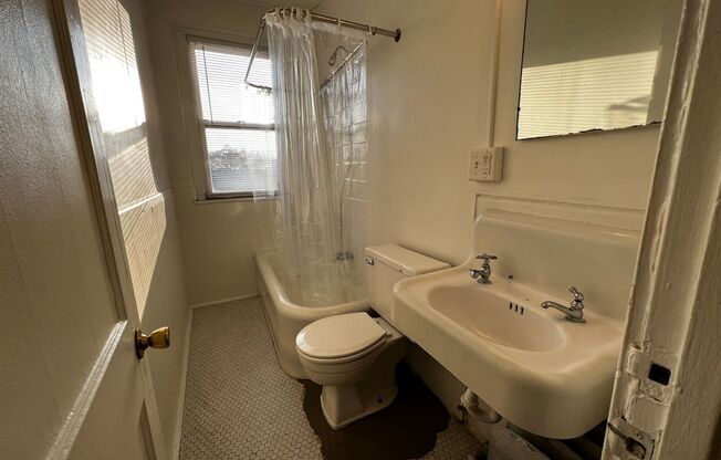 Studio, 1 bath, 400 sqft, $825, Unit 415