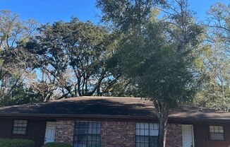 2 Bedroom 1 Bath Duplex Just off Mission Rd.