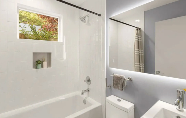 911-B and 913-B N 98th St, Seattle, WA 98103