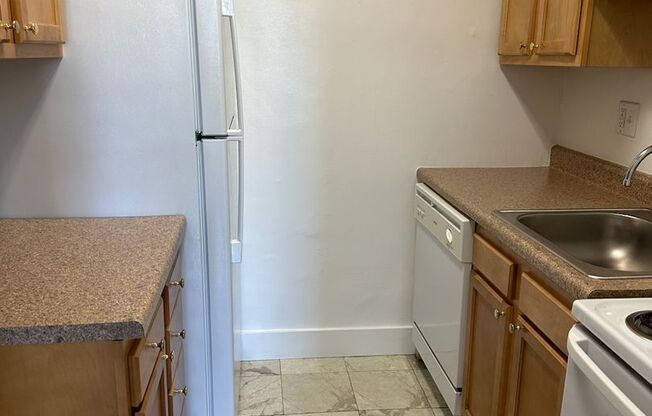 1 bed, 1 bath, 768 sqft, $1,400, Unit Royal York 704