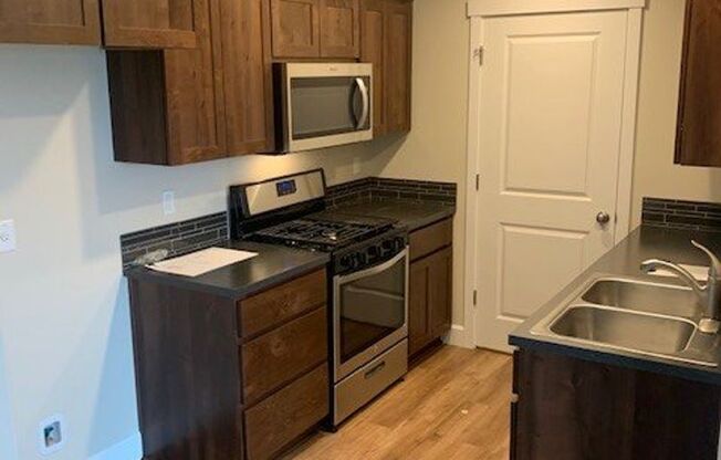 Studio, 1 bath, $1,395