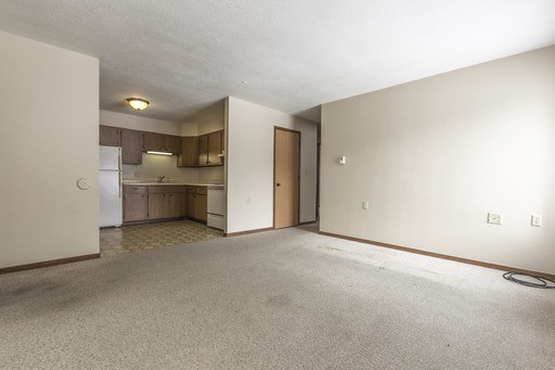 1 bed, 1 bath, 698 sqft, $595