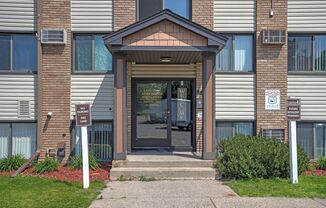 Lakeview Apartments -Minutes to the Cities, Steps to the Park!