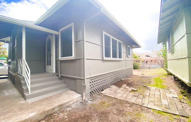 Charming Cottage in McCully - 2 bedroom / 1 bathroom + Parking