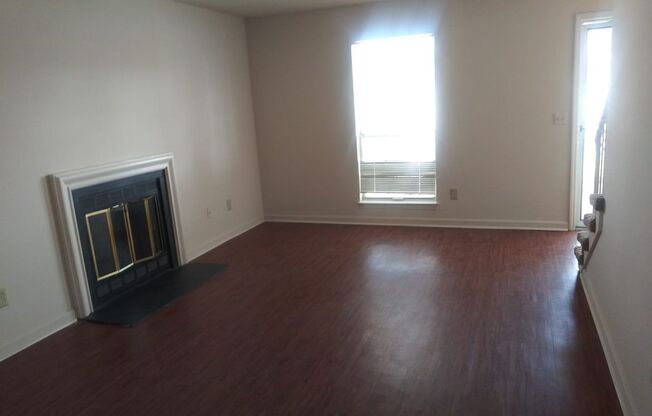 1 Bedroom Townhouse w/ Fire Place