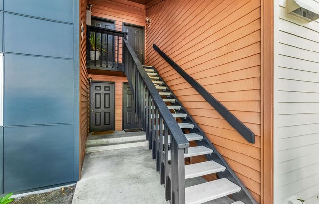 Large Remodeled 2bd, 1ba Condo Available in Totem Lake!