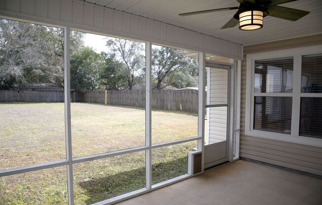 Central Niceville home w/ lawncare included!