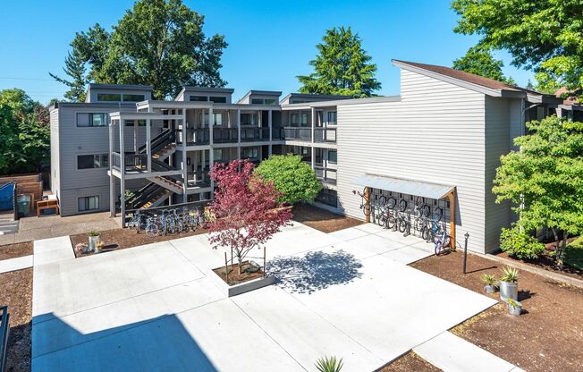 2 beds, 1 bath, 700 sqft, $1,745