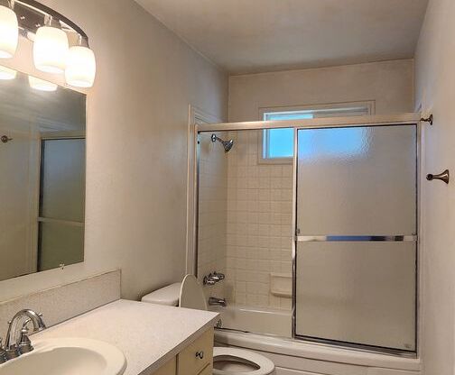 2 beds, 1 bath, $1,345