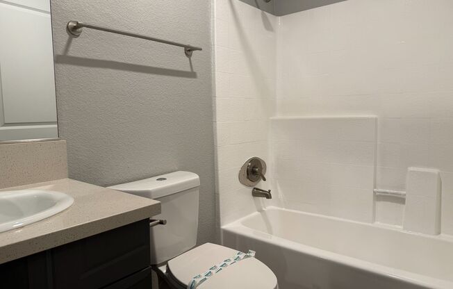 2 beds, 2 baths, 910 sqft, $2,745, Unit 1I