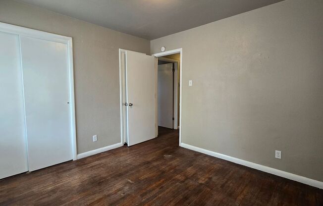 3 beds, 1 bath, $1,100