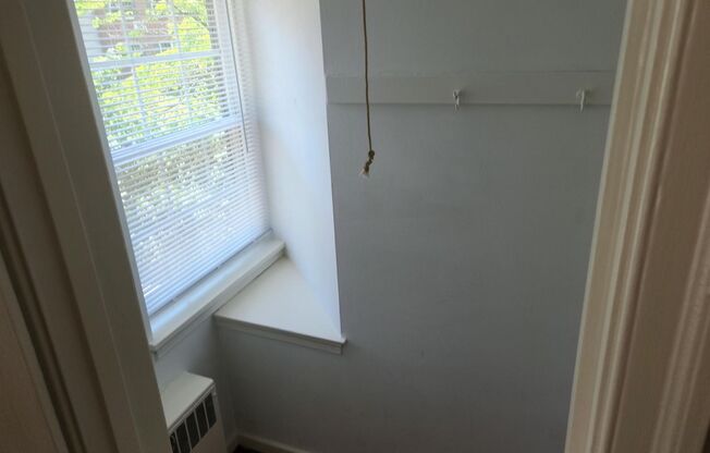 2 beds, 1 bath, 897 sqft, $2,135, Unit E-08