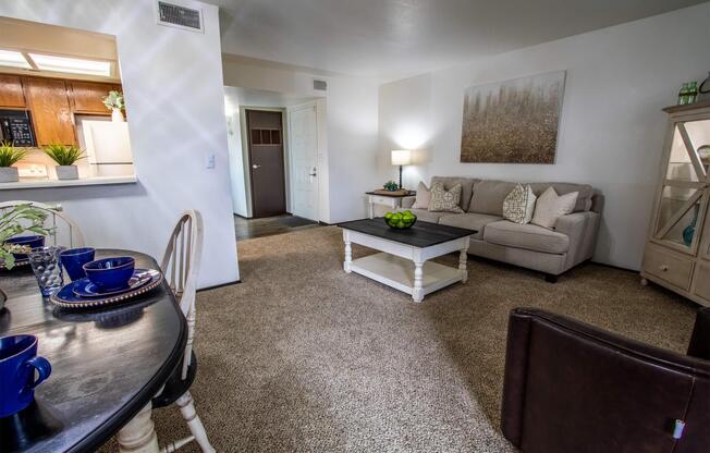1 bed, 1 bath, 702 sqft, $819