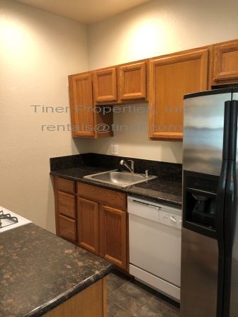 2 beds, 1 bath, 1,000 sqft, $1,945