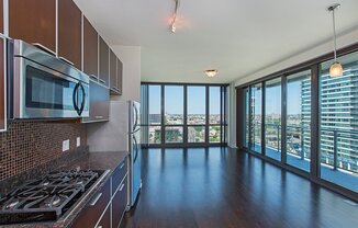 688 W WAYMAN