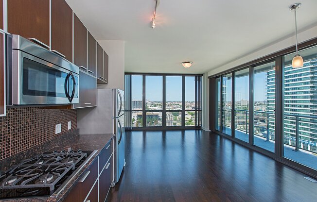 688 W WAYMAN