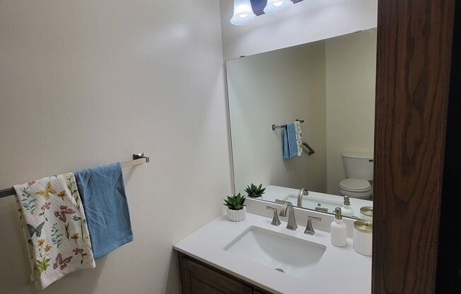 3 beds, 2.5 baths, 2,000 sqft, $2,705, Unit D-1