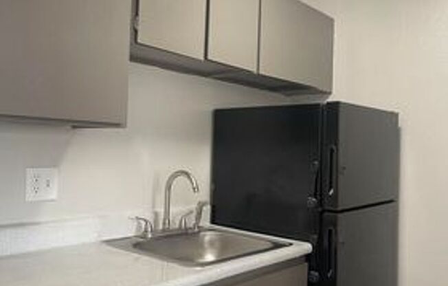 2 beds, 1 bath, 900 sqft, $1,051, Unit 16D