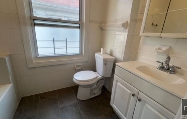 2 beds, 1 bath, $2,400, Unit 2