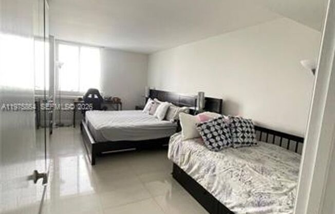 2 beds, 2 baths, $3,000, Unit # 408