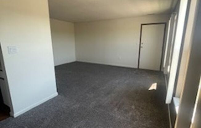 1 bed, 1 bath, 670 sqft, $1,049, Unit 69