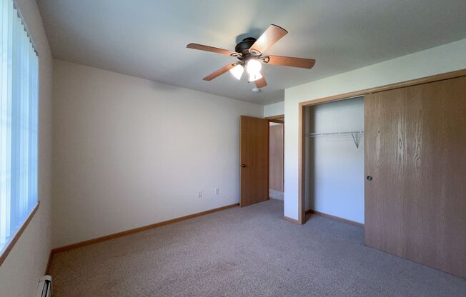 2 beds, 1 bath, 1,295 sqft, $1,315, Unit WI 3565-127