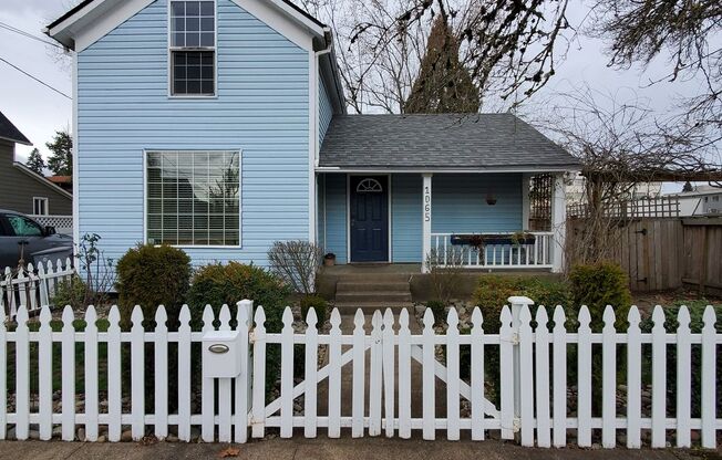 Pet Friendly 3 Bedroom with RV Parking, Close to Downtown Albany!