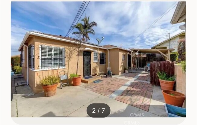 1232 W 109 ST