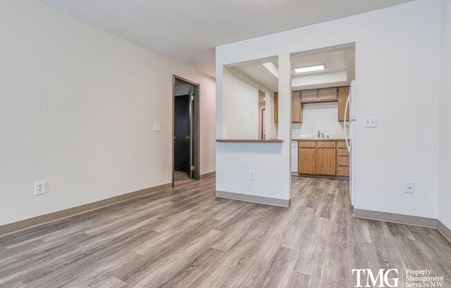 3 beds, 2 baths, 1,070 sqft, $1,599, Unit 127