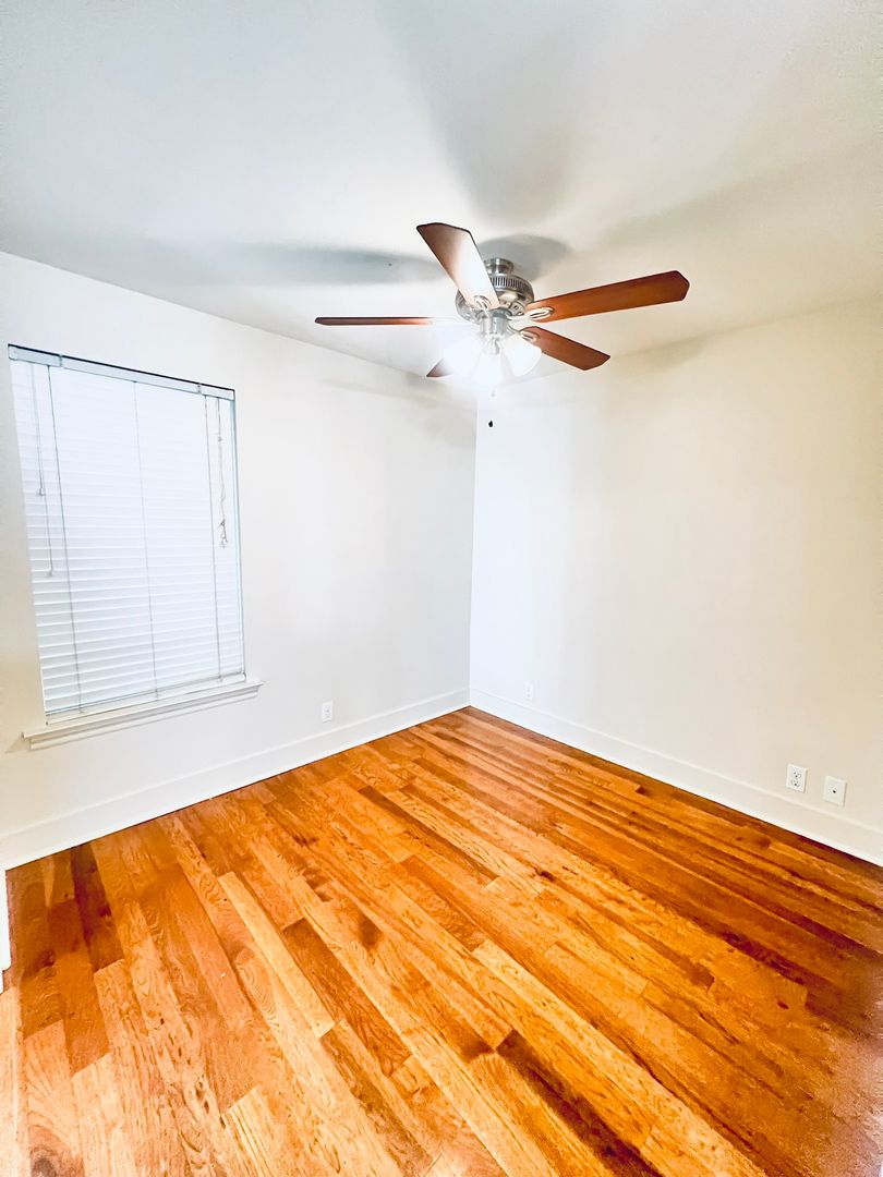 3901 Red River