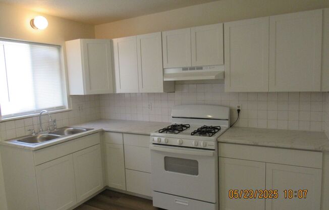 2 beds, 1 bath, $1,450, Unit 333 Park Ave # 17