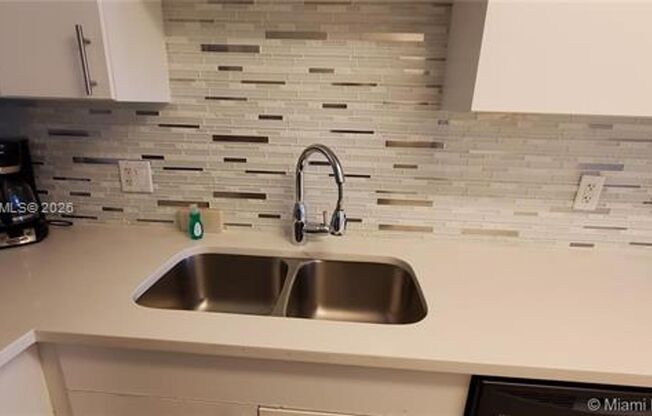 2 beds, 2 baths, $3,600, Unit # 1203
