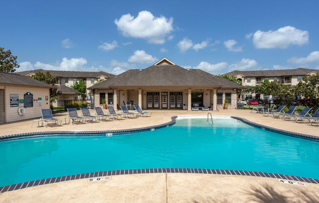 apartment complex with outdoor swimming pool